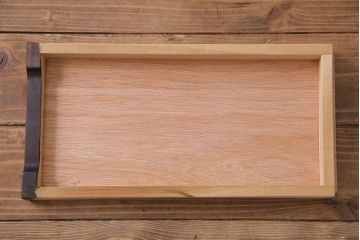 ヴィンテージ家具　ビンテージ　伝統工芸軽井沢彫り　上品な彫りの小振りなドレッシングチェスト(三面鏡、鏡台、ドレッサー)