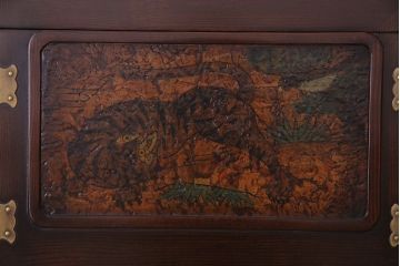 アンティーク雑貨　中古　海外製　ニレ材　重厚な佇まいが目を引くトランクケース(衣装箱、銭箱、センターテーブル)(定価約20万円)
