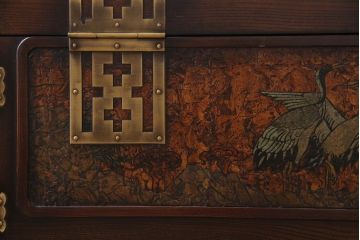 アンティーク雑貨　中古　海外製　ニレ材　重厚な佇まいが目を引くトランクケース(衣装箱、銭箱、センターテーブル)(定価約20万円)