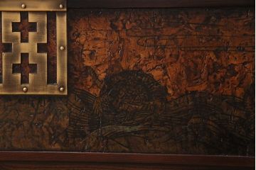 アンティーク雑貨　中古　海外製　ニレ材　重厚な佇まいが目を引くトランクケース(衣装箱、銭箱、センターテーブル)(定価約20万円)