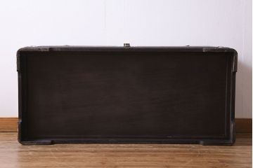 アンティーク雑貨　中古　海外製　ニレ材　重厚な佇まいが目を引くトランクケース(衣装箱、銭箱、センターテーブル)(定価約20万円)