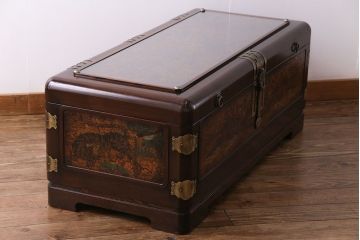 中古　海外製　ニレ材　重厚な佇まいが目を引くトランクケース(衣装箱、銭箱)(定価約20万円)
