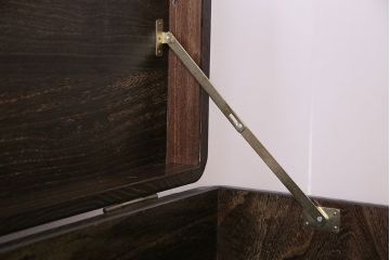 中古　海外製　ニレ材　重厚な佇まいが目を引くトランクケース(衣装箱、銭箱)(定価約20万円)