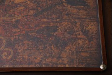 中古　海外製　ニレ材　重厚な佇まいが目を引くトランクケース(衣装箱、銭箱)(定価約20万円)