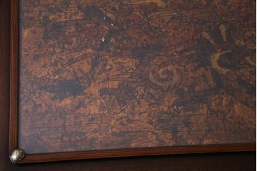 中古　海外製　ニレ材　重厚な佇まいが目を引くトランクケース(衣装箱、銭箱)(定価約20万円)