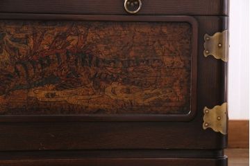 中古　海外製　ニレ材　重厚な佇まいが目を引くトランクケース(衣装箱、銭箱)(定価約20万円)