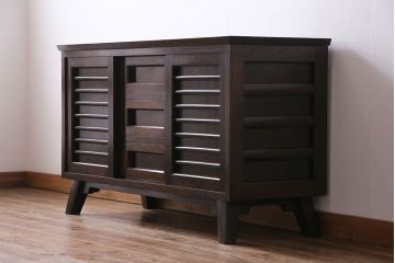 中古美品　松本民芸家具　直線のデザインが印象的なサイドボード(ローボード、収納棚、戸棚)(定価約33万円)