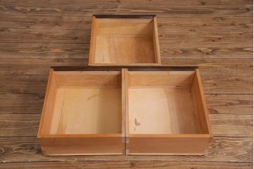 中古美品　松本民芸家具　直線のデザインが印象的なサイドボード(ローボード、収納棚、戸棚)(定価約33万円)