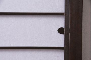和製アンティーク　細い桟が美しい裏障子付き格子戸(建具、引き戸、ガラス帯戸)