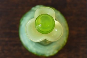 アンティーク雑貨　アメリカビンテージ　ワセリンガラス(ウランガラス)　優雅な雰囲気漂うパフュームボトル(香水瓶)