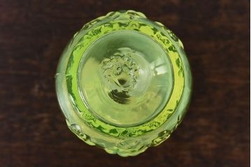 アンティーク雑貨　アメリカビンテージ　ワセリンガラス(ウランガラス)　優雅な雰囲気漂うパフュームボトル(香水瓶)