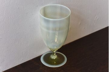 アンティーク雑貨　ワセリンガラス(ウランガラス)　幻想的な雰囲気漂うサワーグラス(ワイングラス、酒器)(2)