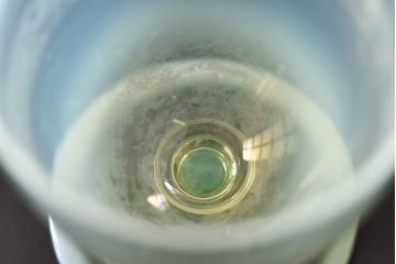 アンティーク雑貨　ワセリンガラス(ウランガラス)　幻想的な雰囲気漂うサワーグラス(ワイングラス、酒器)(2)