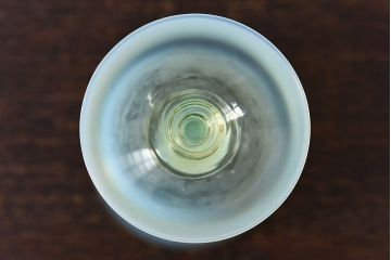 アンティーク雑貨　ワセリンガラス(ウランガラス)　幻想的な雰囲気漂うサワーグラス(ワイングラス、酒器)(2)