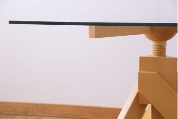 中古美品　Cassina(カッシーナ)　VIDUN(ヴィドゥン)ガラステーブル(ダイニングテーブル)(定価約58万円)