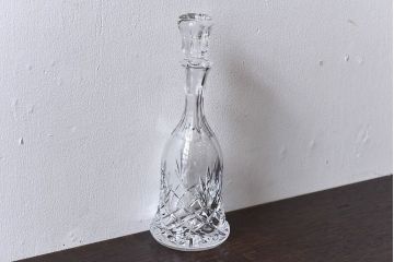アンティーク雑貨　上品な雰囲気漂うカットガラスのデキャンタ(酒器、水差し)