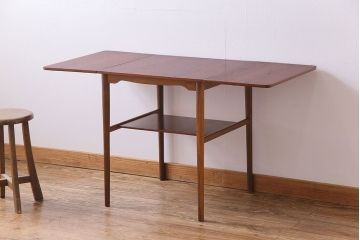 ヴィンテージ家具　北欧ビンテージ　チーク材　すっきりとしたシルエットがおしゃれなバタフライテーブル(サイドテーブル)