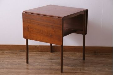 ヴィンテージ家具　北欧ビンテージ　チーク材　すっきりとしたシルエットがおしゃれなバタフライテーブル(サイドテーブル)