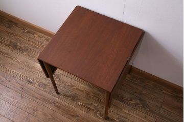 ヴィンテージ家具　北欧ビンテージ　チーク材　すっきりとしたシルエットがおしゃれなバタフライテーブル(サイドテーブル)
