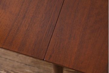 ヴィンテージ家具　北欧ビンテージ　チーク材　すっきりとしたシルエットがおしゃれなバタフライテーブル(サイドテーブル)