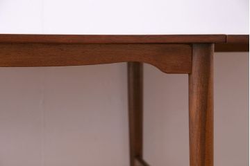 ヴィンテージ家具　北欧ビンテージ　チーク材　すっきりとしたシルエットがおしゃれなバタフライテーブル(サイドテーブル)