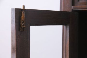 アンティーク家具　イギリスアンティーク　上品で趣きのある小振りなサイドキャビネット(サイドテーブル、収納棚)