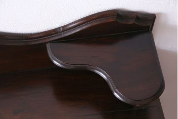 アンティーク家具　イギリスアンティーク　上品で趣きのある小振りなサイドキャビネット(サイドテーブル、収納棚)