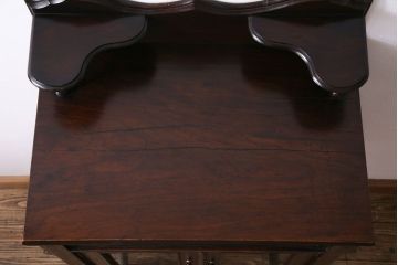 アンティーク家具　イギリスアンティーク　上品で趣きのある小振りなサイドキャビネット(サイドテーブル、収納棚)