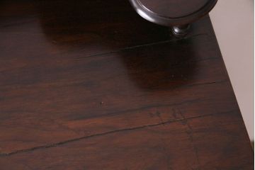 アンティーク家具　イギリスアンティーク　上品で趣きのある小振りなサイドキャビネット(サイドテーブル、収納棚)