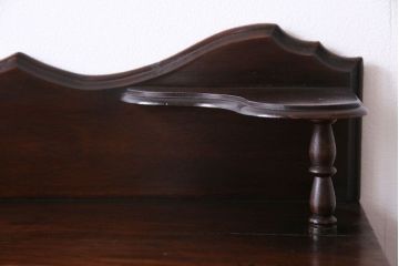 アンティーク家具　イギリスアンティーク　上品で趣きのある小振りなサイドキャビネット(サイドテーブル、収納棚)