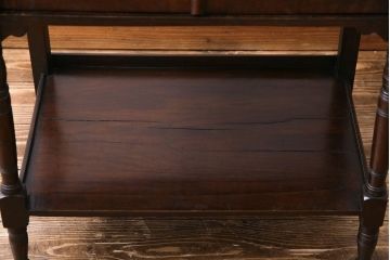 アンティーク家具　イギリスアンティーク　上品で趣きのある小振りなサイドキャビネット(サイドテーブル、収納棚)