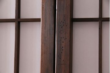 和製アンティーク　細い縦格子が美しいガラス入りの障子戸(仕切り戸、格子戸、引き戸、建具)4枚組(1)