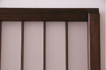 和製アンティーク　細い縦格子が美しいガラス入りの障子戸(仕切り戸、格子戸、引き戸、建具)4枚組(1)