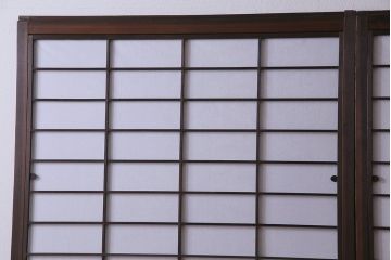 和製アンティーク　細い桟が美しい裏障子付き格子戸(建具、引き戸、ガラス帯戸)2枚組
