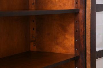 中古　美品　北海道民芸家具　収納力抜群のシックなブックケース(本箱、収納棚、戸棚)(定価41万円)