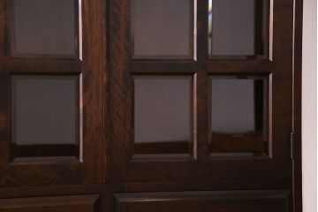 中古　美品　北海道民芸家具　収納力抜群のシックなブックケース(本箱、収納棚、戸棚)(定価41万円)