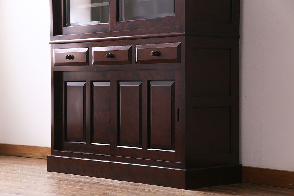 中古　民芸家具　落ち着きのある色合いの食器棚(収納棚、戸棚、飾り棚)