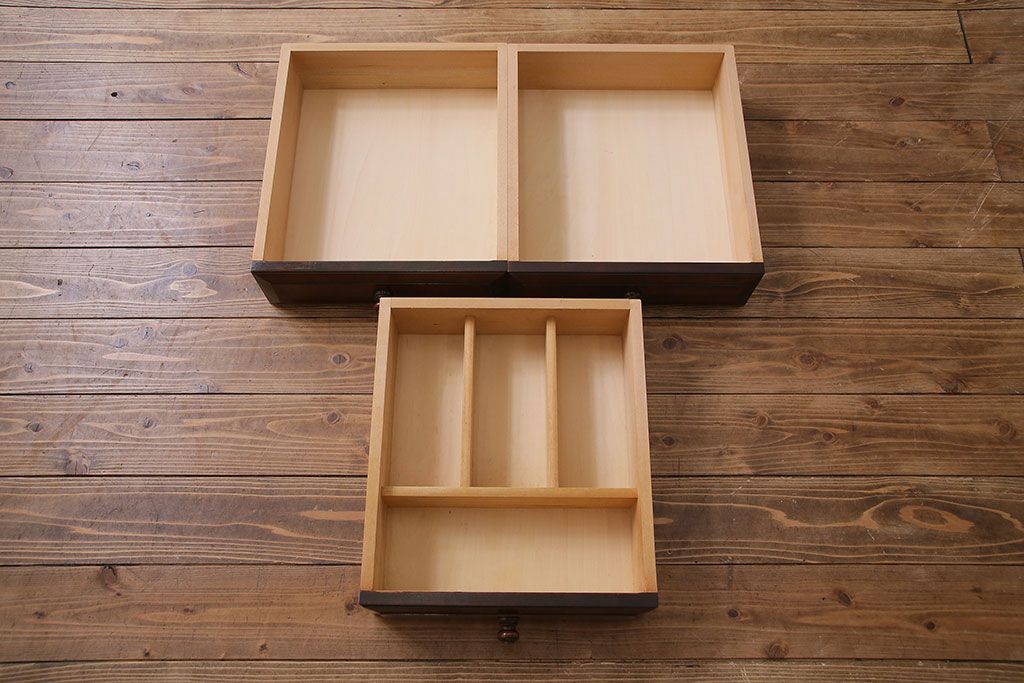 中古　民芸家具　落ち着きのある色合いの食器棚(収納棚、戸棚、飾り棚)