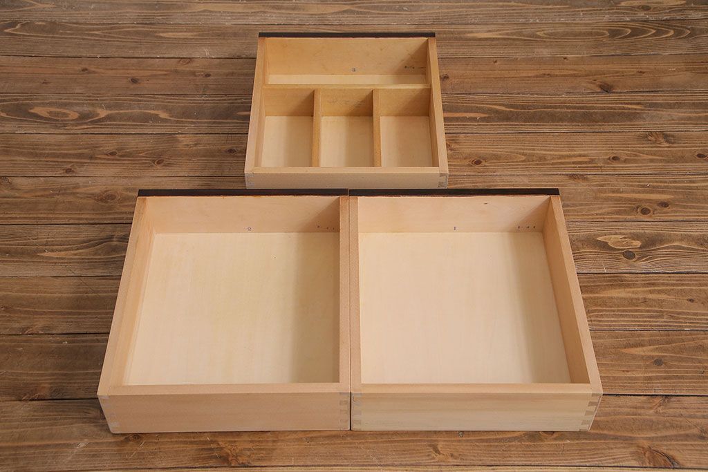 中古　民芸家具　落ち着きのある色合いの食器棚(収納棚、戸棚、飾り棚)