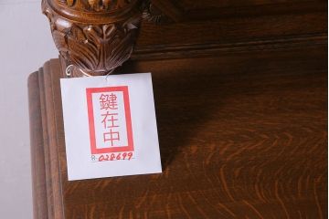 イギリスアンティーク　オーク材　ゴージャスな意匠が存在感を放つサイドボード(チェスト、キッチンボード)