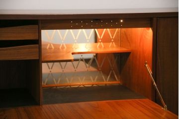 ヴィンテージ家具　北欧ビンテージ　Lyby Mobler　内部照明付　あたたかな雰囲気が魅力の大型リビングボード(サイドボード、収納棚)