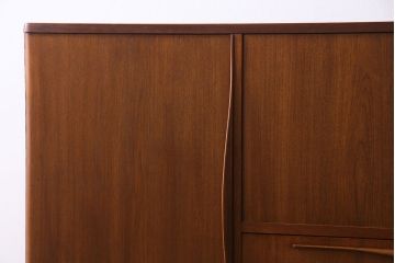 ヴィンテージ家具　北欧ビンテージ　Lyby Mobler　内部照明付　あたたかな雰囲気が魅力の大型リビングボード(サイドボード、収納棚)