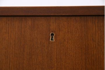 ヴィンテージ家具　北欧ビンテージ　Lyby Mobler　内部照明付　あたたかな雰囲気が魅力の大型リビングボード(サイドボード、収納棚)