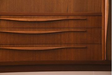 ヴィンテージ家具　北欧ビンテージ　Lyby Mobler　内部照明付　あたたかな雰囲気が魅力の大型リビングボード(サイドボード、収納棚)