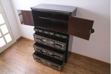 中古　韓国家具　存在感抜群の螺鈿細工チェスト(衣装タンス、戸棚)(定価約200万円)
