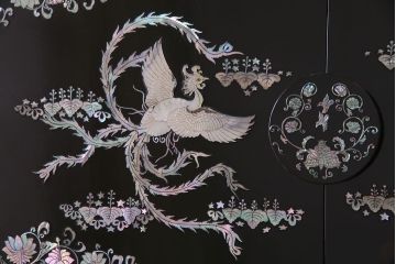中古　韓国家具　存在感抜群の螺鈿細工チェスト(衣装タンス、戸棚)(定価約200万円)