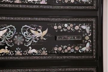 中古　韓国家具　存在感抜群の螺鈿細工チェスト(衣装タンス、戸棚)(定価約200万円)
