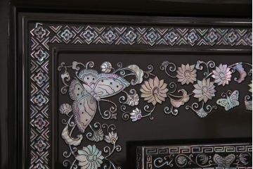 中古　韓国家具　存在感抜群の螺鈿細工チェスト(衣装タンス、戸棚)(定価約200万円)