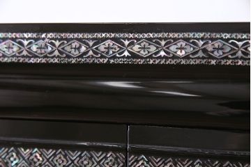 中古　韓国家具　存在感抜群の螺鈿細工チェスト(衣装タンス、戸棚)(定価約200万円)