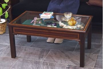 アンティーク家具　1950年頃　収納も楽しめるマホガニー材のセンターテーブル(ガラスケース、コレクションケース)